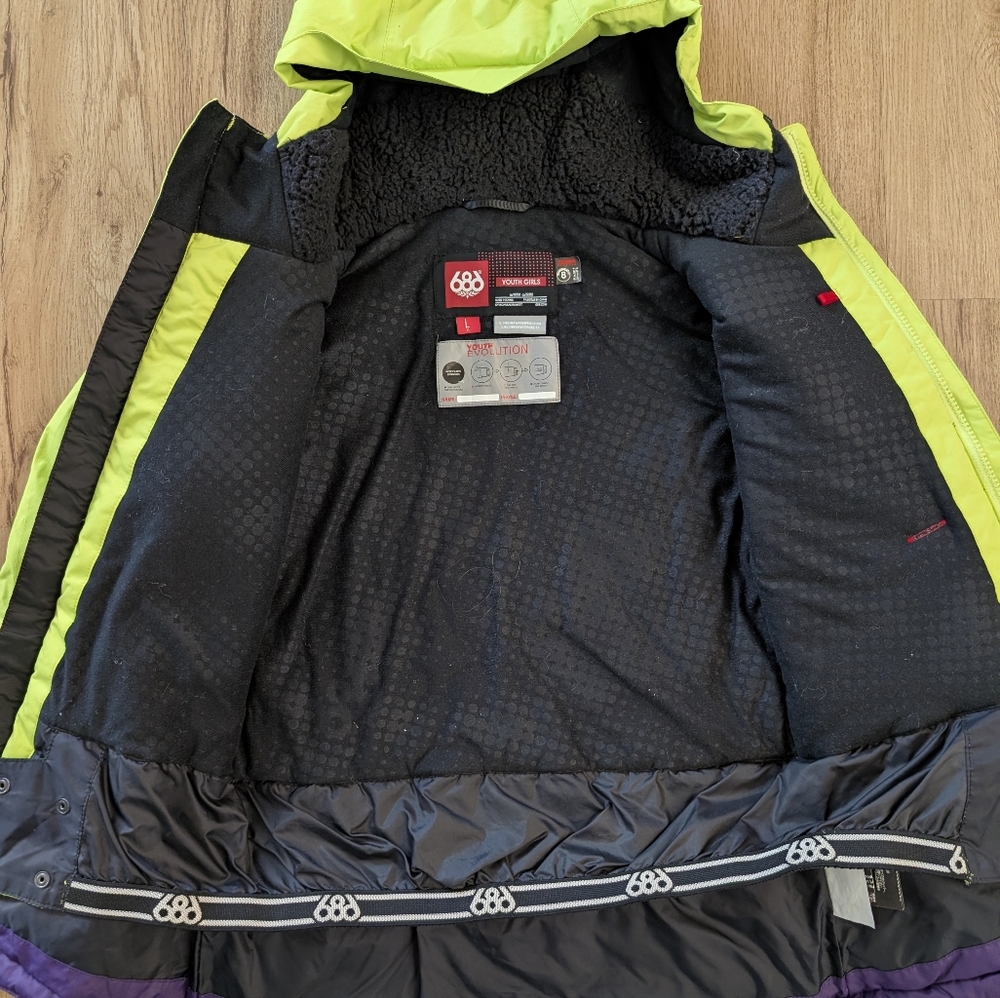 686 Snow Jacket - Picture 4 of 5